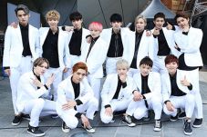 Seventeen Gelar Konser...
