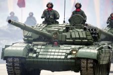 Maduro Perintahkan Militer...