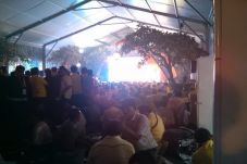 Kader Golkar Nonton...