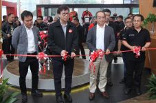 Perkuat Layanan Premium,...
