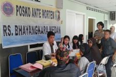 Keluarga Mahasiswa Korban...