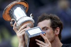 Andy Murray Curi Gelar...