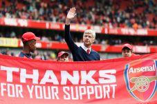 Wenger Semringah Arsenal...