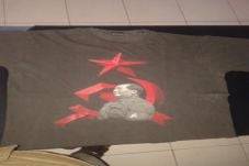 Kaos Bergambar Logo...