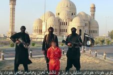 HRW: ISIS Eksekusi Hampir...