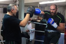 Tyson Fury Dibuat Keok...