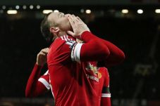 Wayne Rooney Cetak Gol...