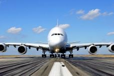 Airbus A380 Batal Landing...