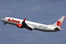 Lion Air Kurangi Penerbangan...