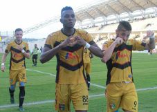 Mitra Kukar Paksa Arema...