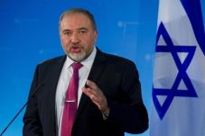 Lieberman, Eks Tukang...