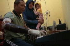 Marinir Bertangan Bionic...
