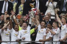 Kuasai Drama di Wembley,...