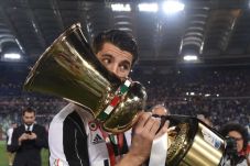 Juventus Cetak Sejarah,...