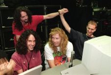 Dave Mustaine Tegaskan...