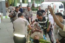 Bacok Polisi, Pencuri...