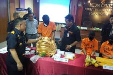 Gerebek Bengkel Las,...