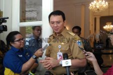 Soal Buku SD Bahas Pembunuhan,...