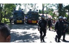 Diblokade Warga, Trans...