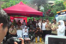 Mensos Pimpin Doa untuk...