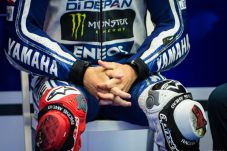 Jari Tengah Jorge Lorenzo...