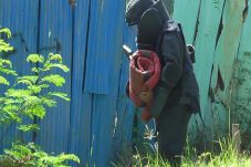 Hendak Buang Sampah,...