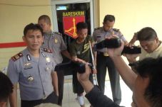 Polisi Tembak Pembunuh...