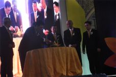 JCM Sasar Pasar Premium