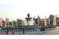 Berenang di Kolam Air...