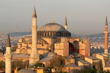 Muslim Turki Tuntut...