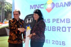 MNC Bank Resmikan Kantor...
