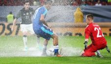 Comeback Slovakia Hancurkan...