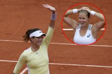 Muguruza Melenggang...