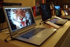 Lenovo Kenalkan Jajaran...
