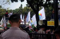 Serbu Balai Kota, Buruh...