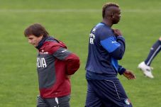 Darmian Dipanggil, Conte...