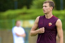 Edin Dzeko Terlalu Lembek...