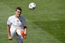 Juventus dan Milan Berebut...