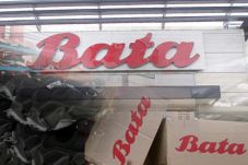 Sepatu Bata Targetkan...
