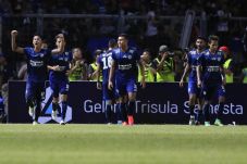 Lawan PSM, Arema Yakin...