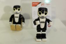 Sharp Pamer Ponsel Robot...