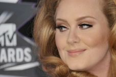 Adele Berikan Kejutan...