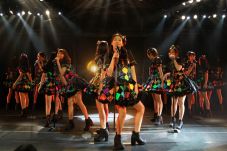 JKT48 Tampil dengan...