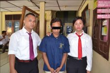 Aniaya Istri, Pria Ini...