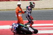 Lorenzo Kurang Puas...