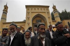 Larang Muslim Xinjiang...