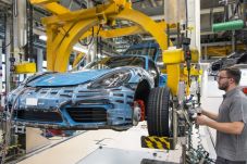 Sudah Bisa Pesan, Porsche...