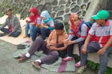 Pabrik Tutup, Buruh...