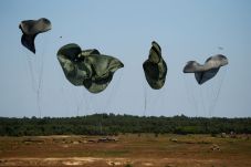NATO Latihan Perang,...
