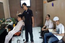 Baca Alquran di Tempat...